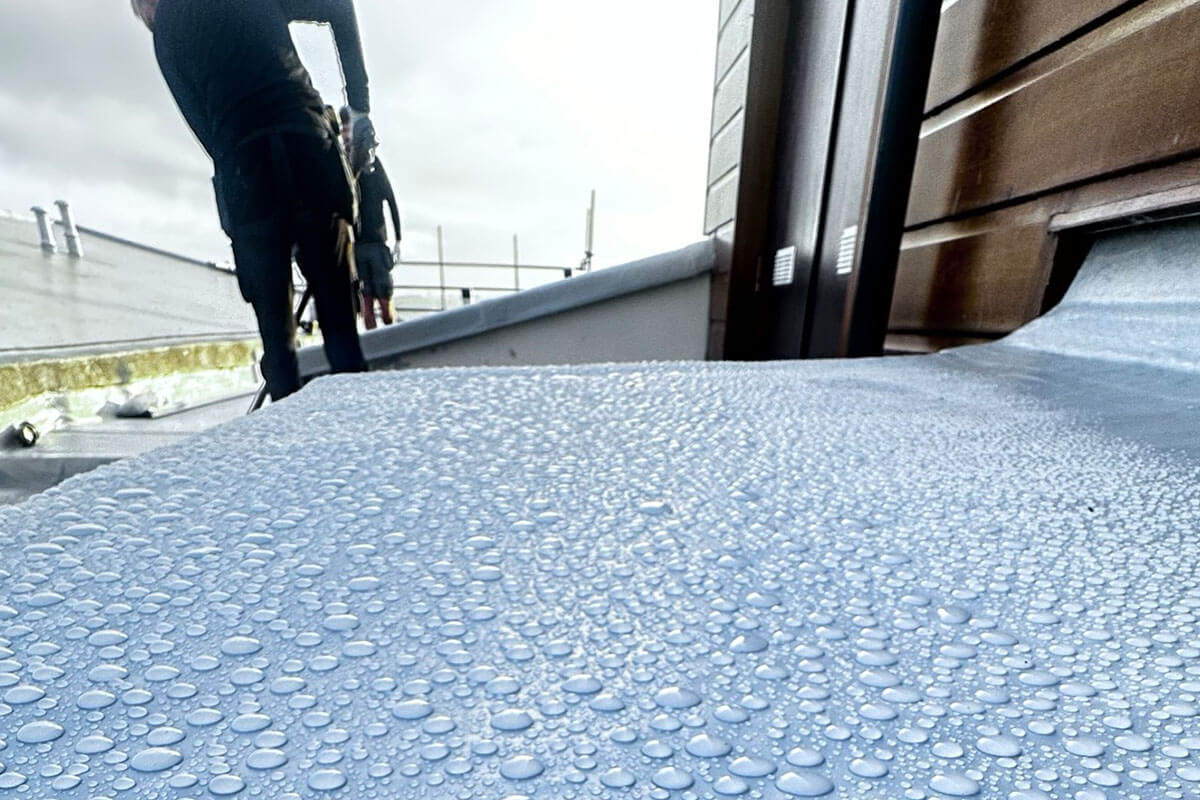 Fixing leaking roof lees court anchor with liquid roofing